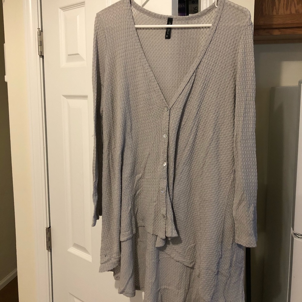 Long sleeve high low grey sweater